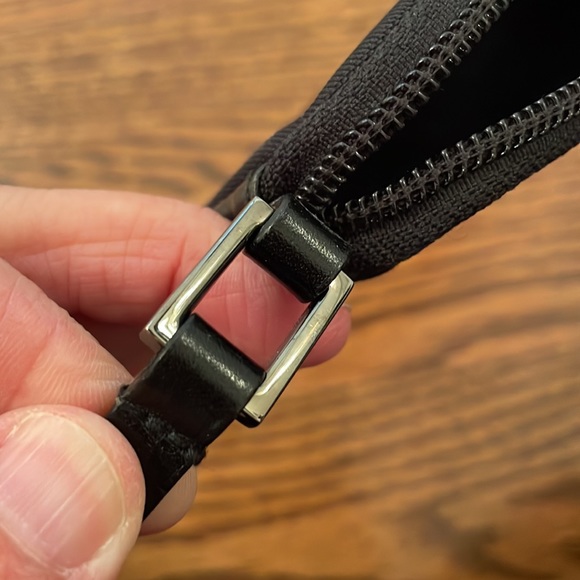 ✨host pick✨Gucci Zippered Soft Glasses Case - Picture 4 of 6